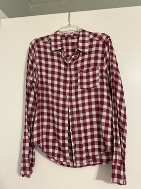 Hollister Multicolor (Berry and White) Flannel, Women’s Size XS, Gently Worn